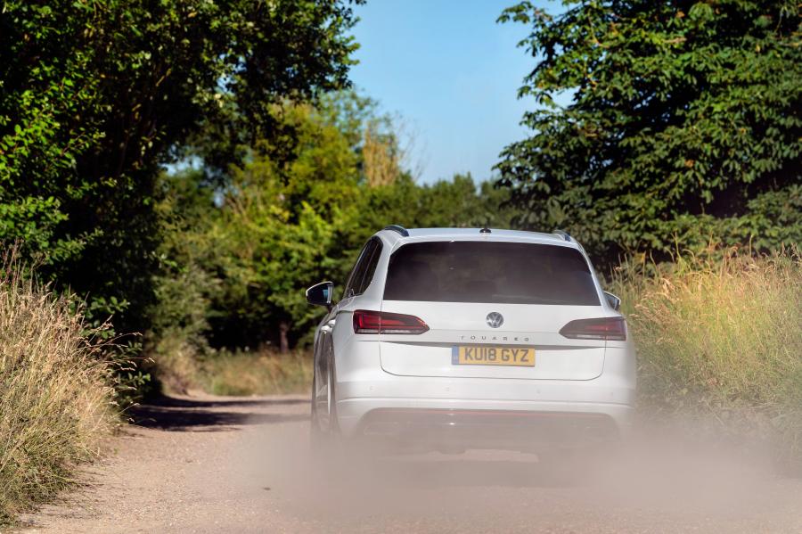  Volkswagen Touareg V6 TDI R-Line 2018 года  (UK) (фото 13 из 40)